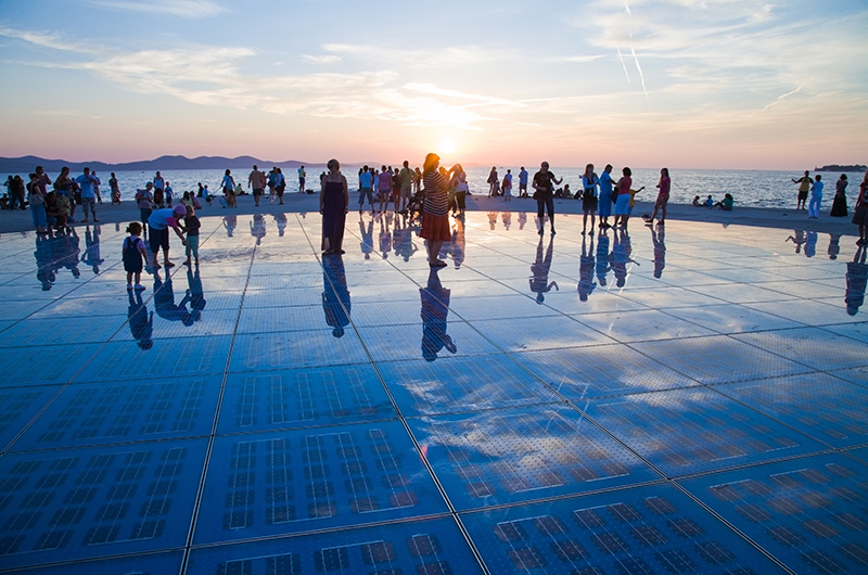 Solar-powered Greeting to the sun